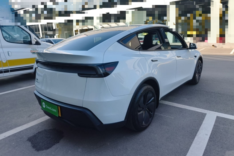 Tesla Model Y 2025 #7 Tesla Model Y 2025 car image #7