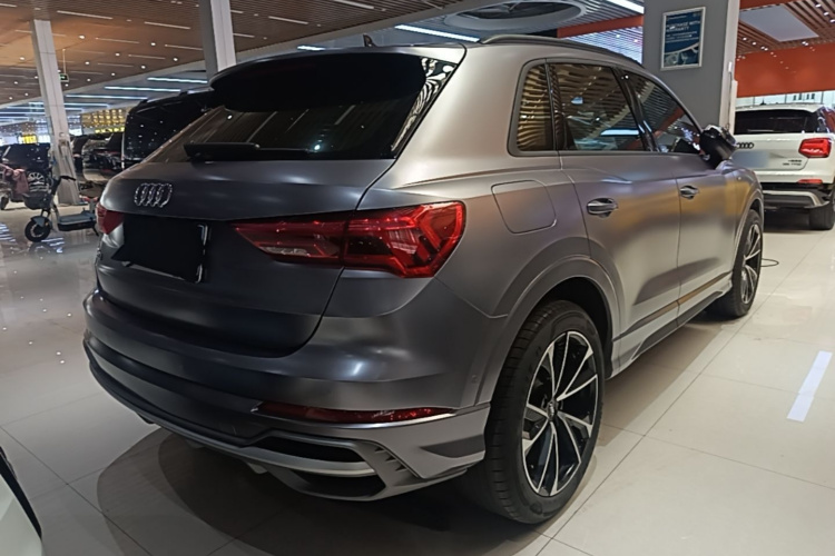 Audi Q3 2023 car image #5