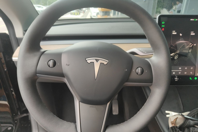 Tesla Model Y 2023 immagine di auto #11
