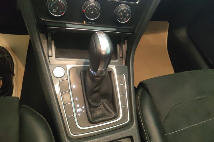 Volkswagen Golf 2020 immagine di auto #19