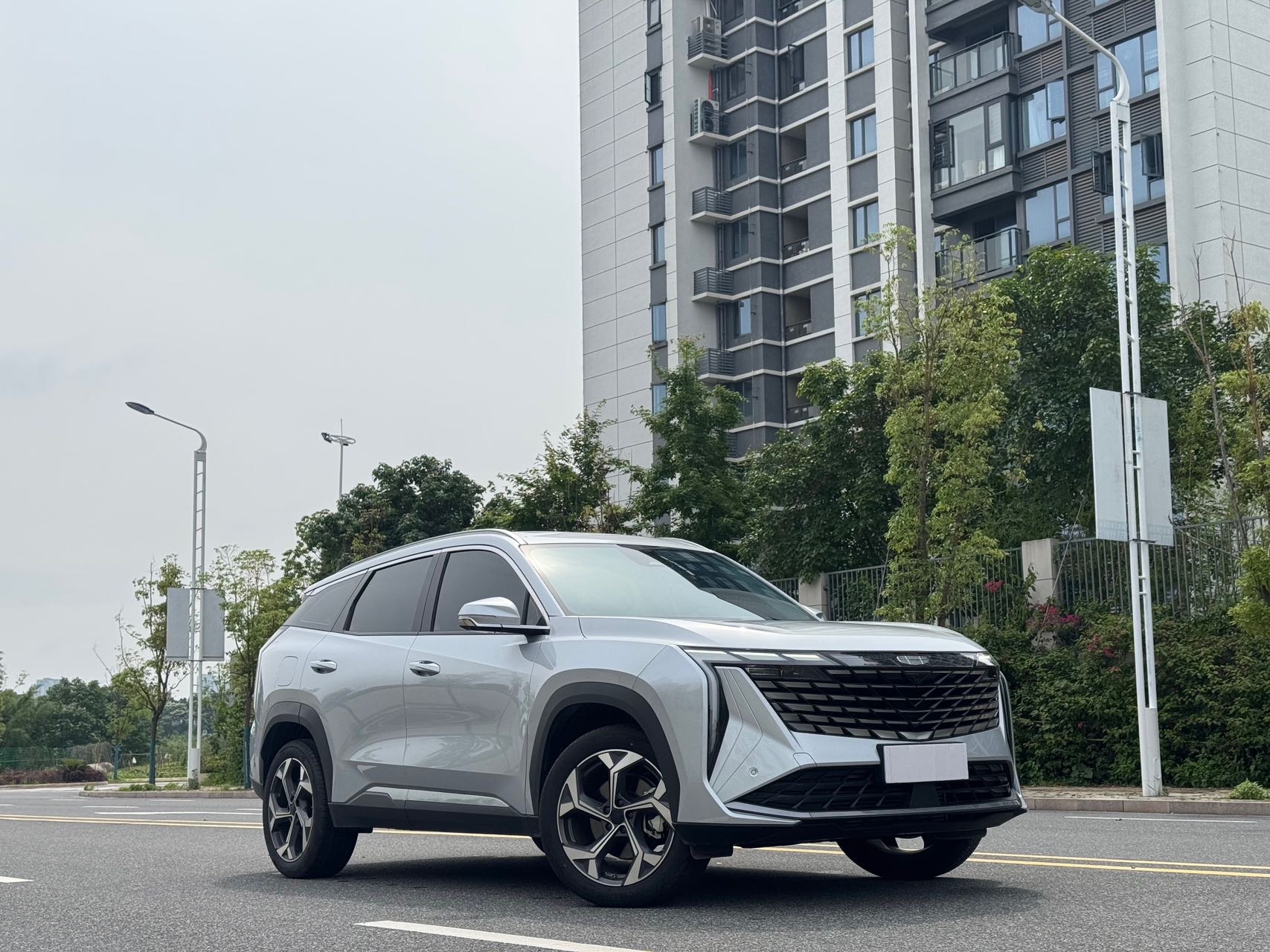 GEELY Boyue L 2024 car image #3