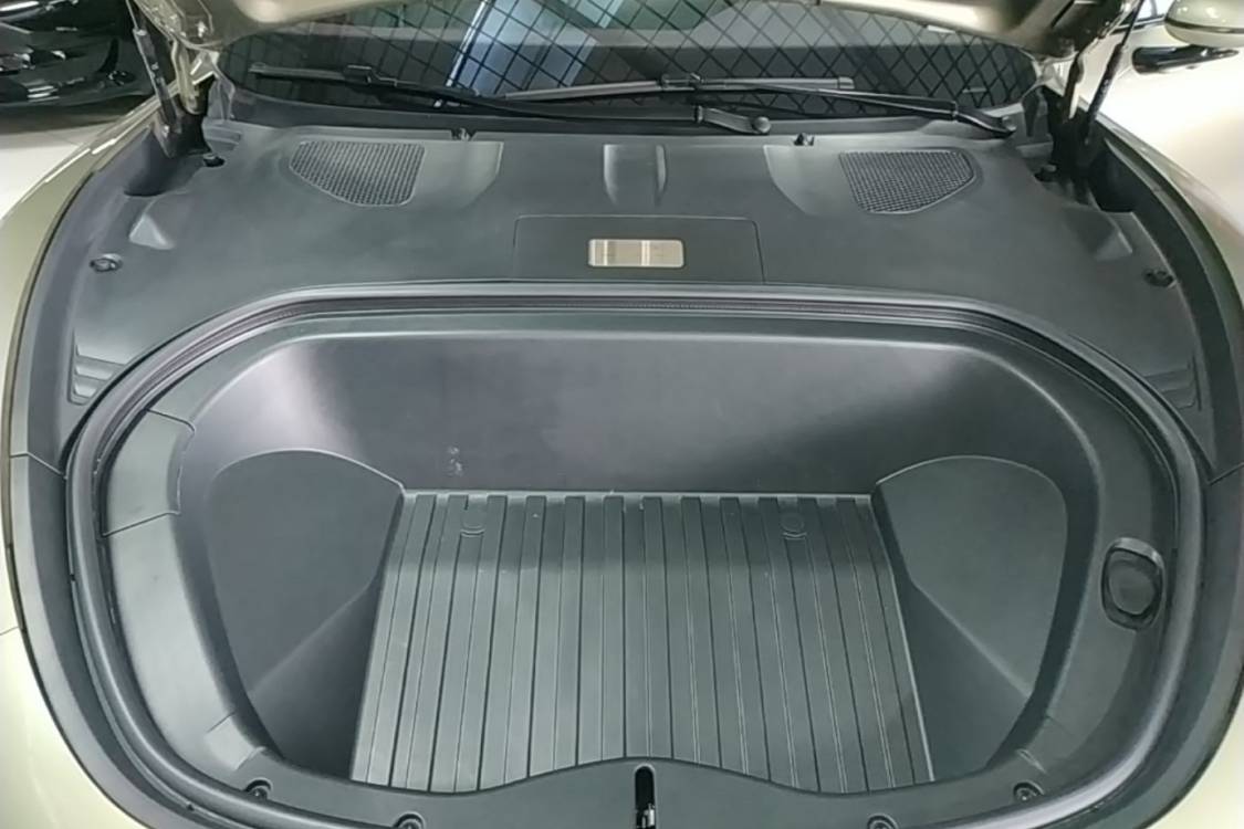 MI SU7 2024 immagine di auto #11