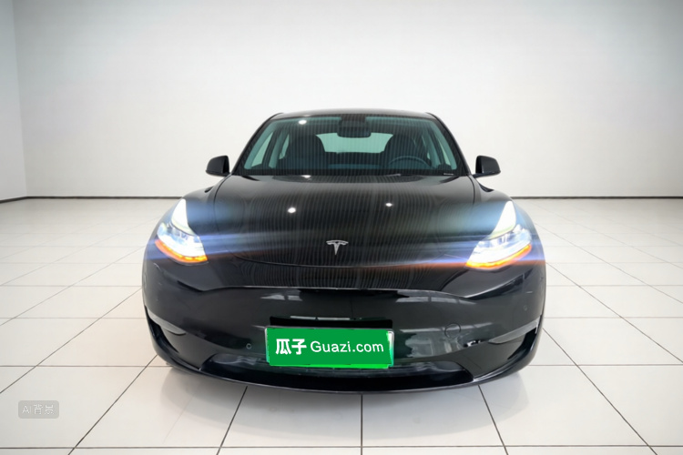 Tesla Model Y 2023 car image #3