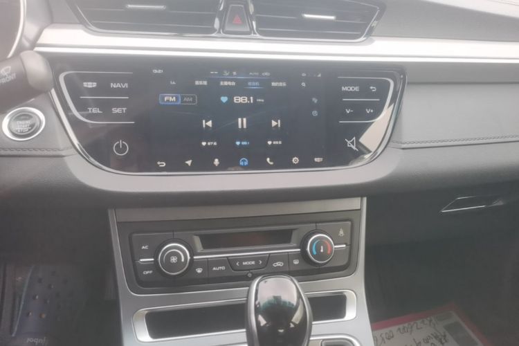 GEELY Emgrand 2018 car image #13