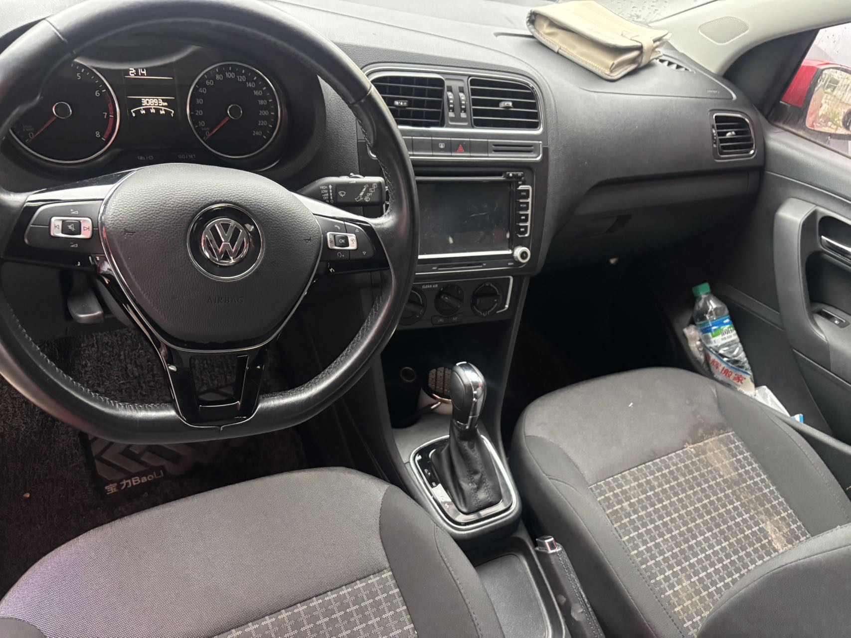 Volkswagen Polo 2016 car image #9