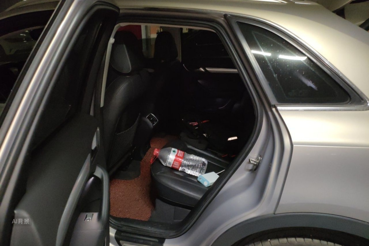 Audi Q3 2019 car image #19