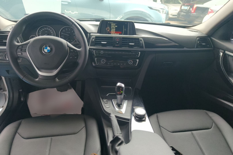 BMW 3 Series 2017 car image #10
