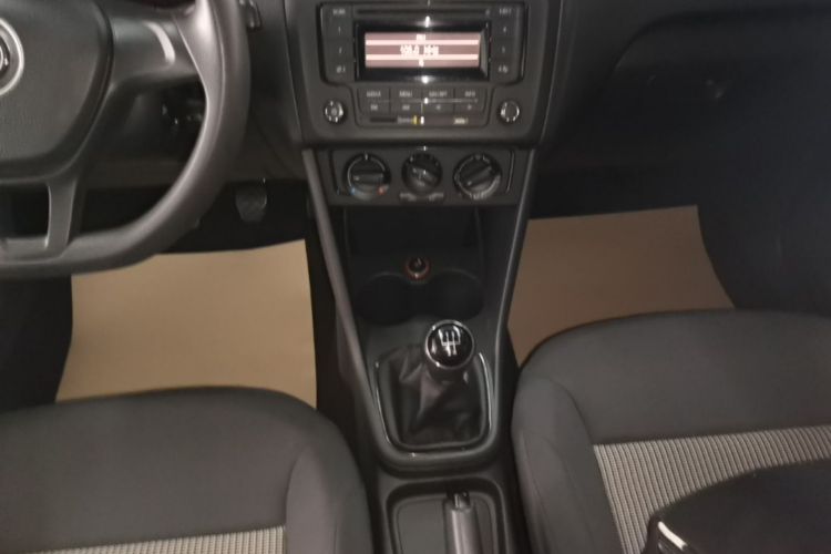 Volkswagen Polo 2015 #14 Volkswagen Polo 2015 car image #14