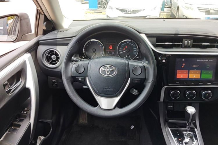 Toyota Corolla 2018 car image #12