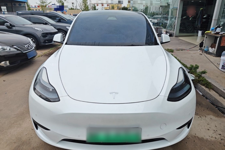 Tesla Model Y 2023 car image #3