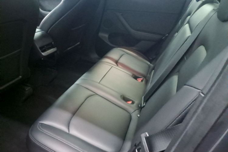 Tesla Model Y 2022 image de voiture #13