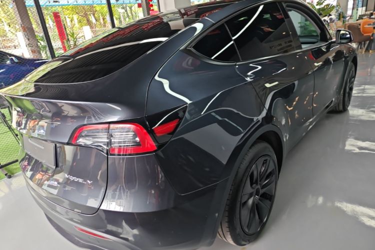 Tesla Model Y 2024 car image #7
