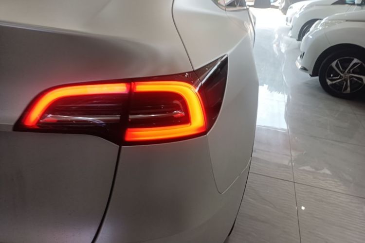 Tesla Model Y 2022 #8 Tesla Model Y 2022 car image #8