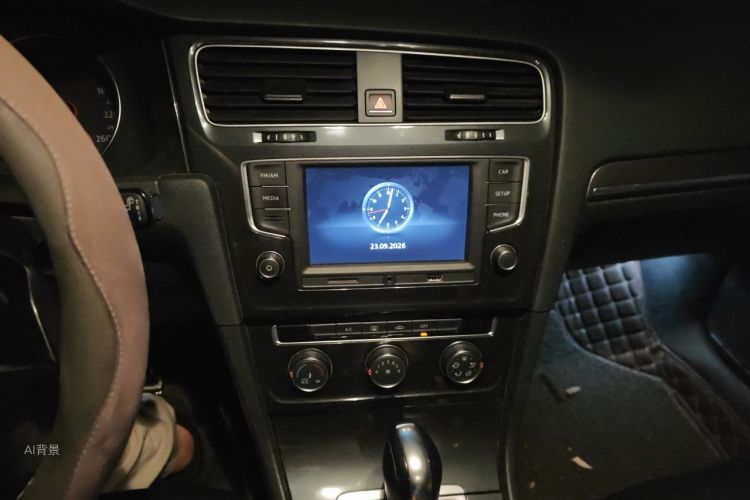 Volkswagen Golf 2017 car image #15