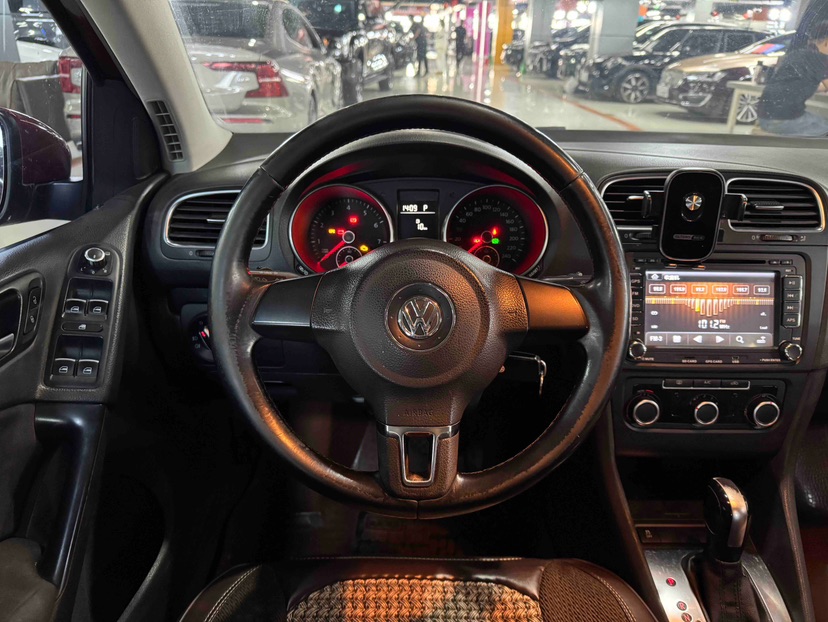 Volkswagen Golf 2013 car image #8