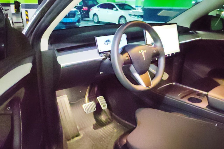 Tesla Model Y 2024 #13 Tesla Model Y 2024 car image #13