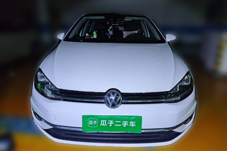 Volkswagen Golf 2018 car image #3