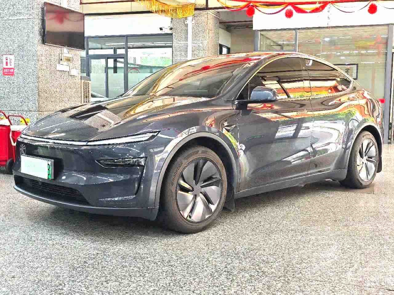 Tesla Model Y 2025 car image 