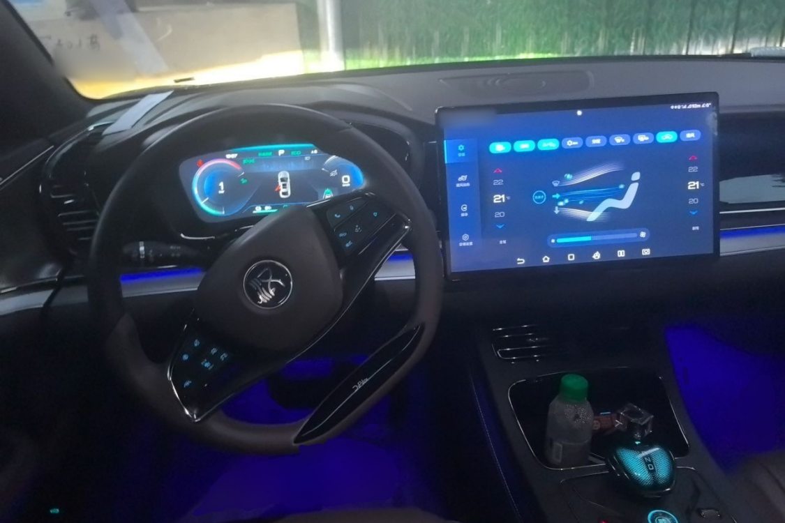 BYD Han 2023 immagine di auto #21