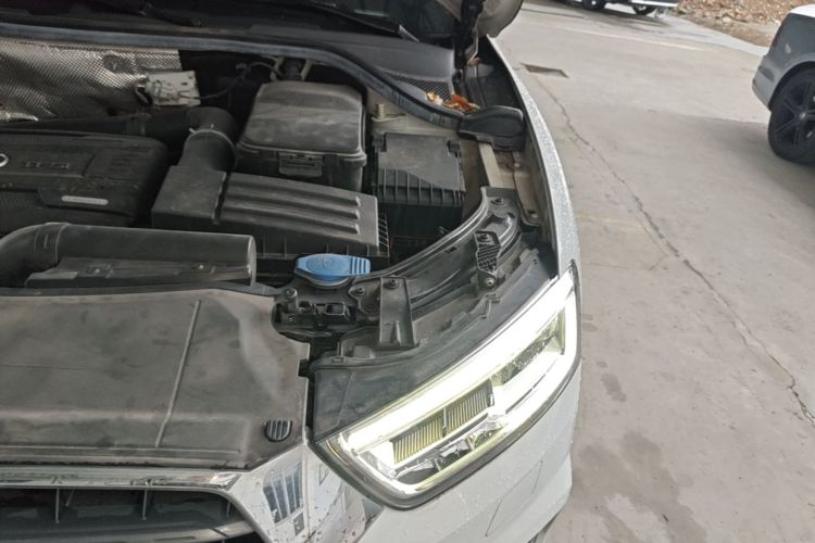 Audi Q3 2019 car image #24
