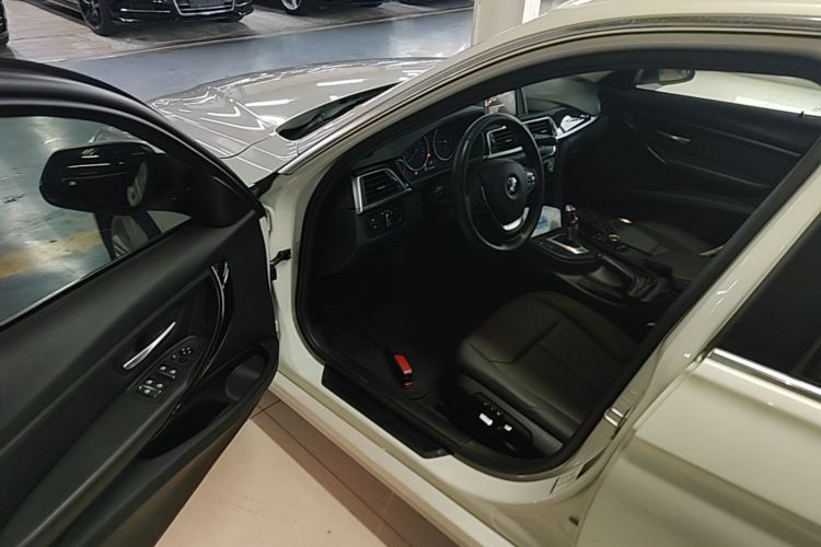 BMW 3 Series 2017 #16 BMW 3 Series 2017 car image #16