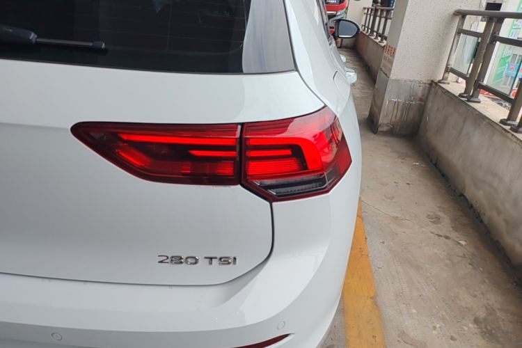 Volkswagen Golf 2022 car image #8