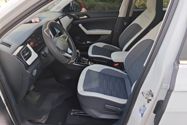 Volkswagen Tharu 2025 car image #15