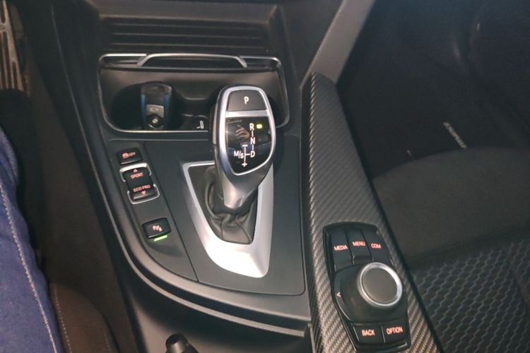 BMW 3 Series 2017 car image #14