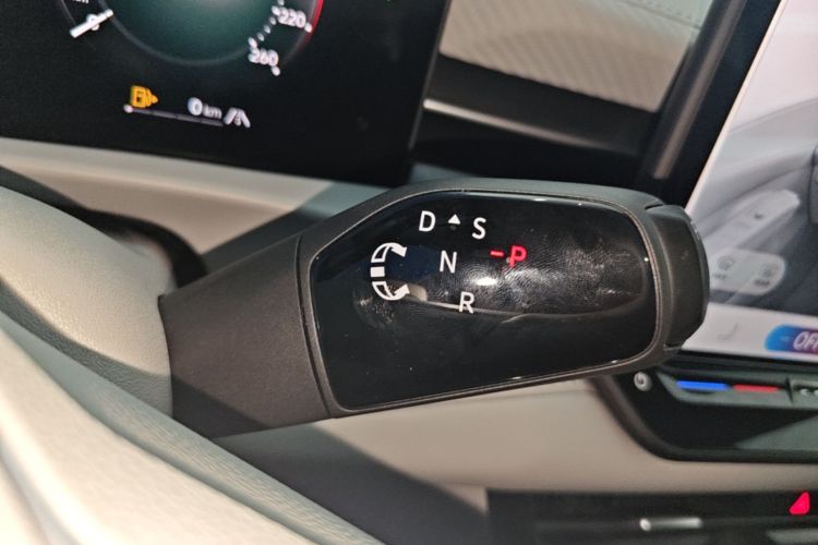 2025 #14 2025 imagen de coche #14