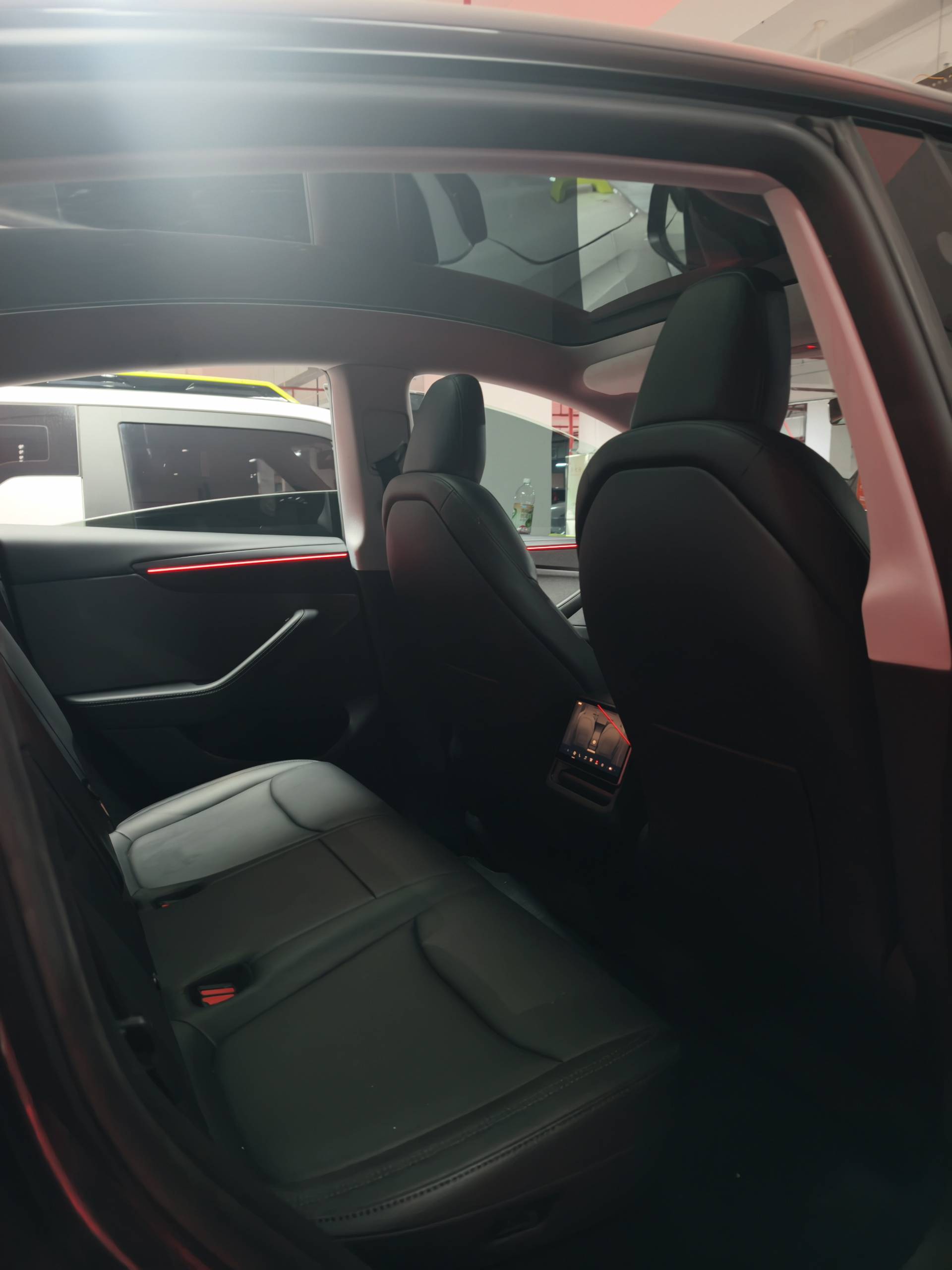 Tesla Model Y 2025 car image #2