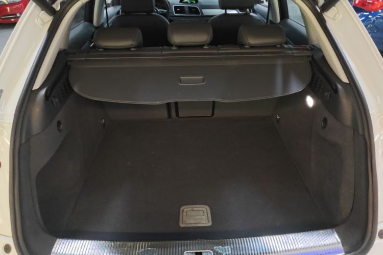 Audi Q3 2018 car image #19