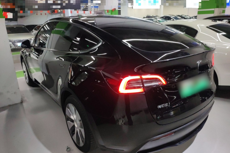 Tesla Model Y 2023 #5 Tesla Model Y 2023 immagine di auto #5