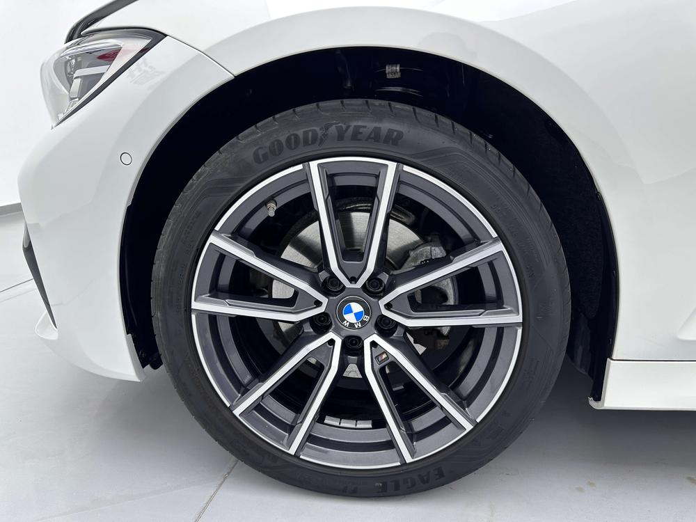 BMW 3 Series 2019 изображение автомобиля #15