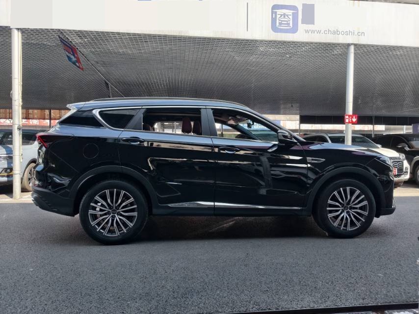 Jetour X70 PLUS 2023 car image #2
