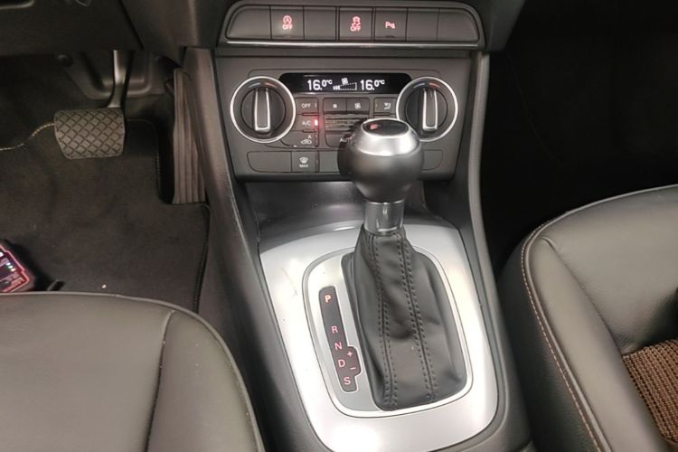 Audi Q3 2017 car image #14