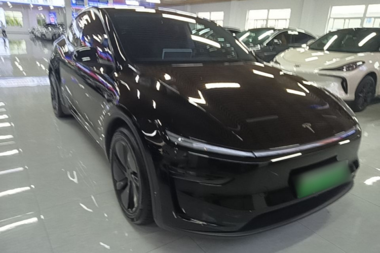 Tesla Model Y 2025 #6 Tesla Model Y 2025 car image #6