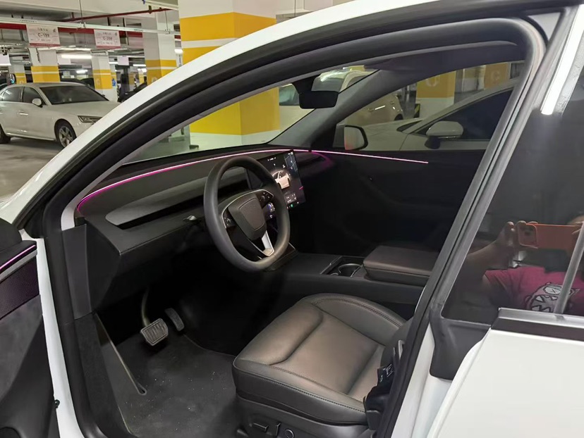 Tesla Model Y 2025 #3 Tesla Model Y 2025 car image #3