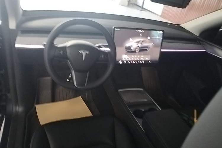 Tesla Model Y 2024 #11 Tesla Model Y 2024 car image #11