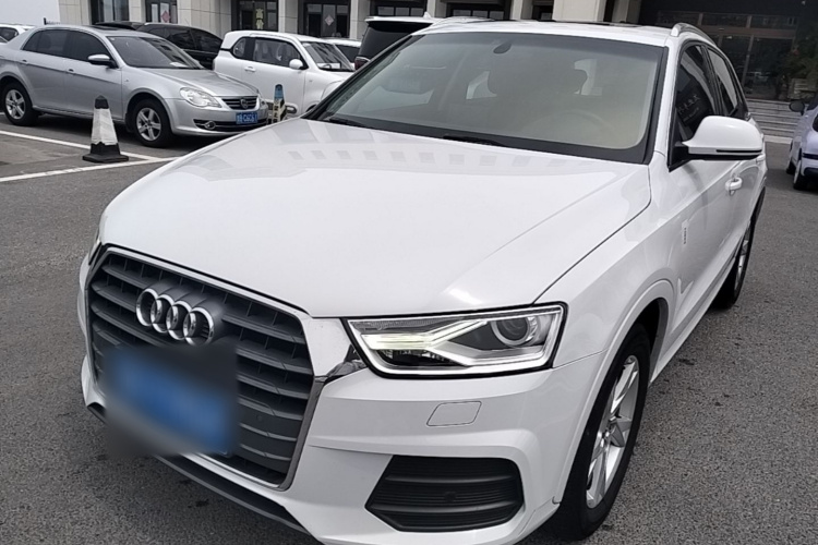 Audi Q3 2017 car image #2