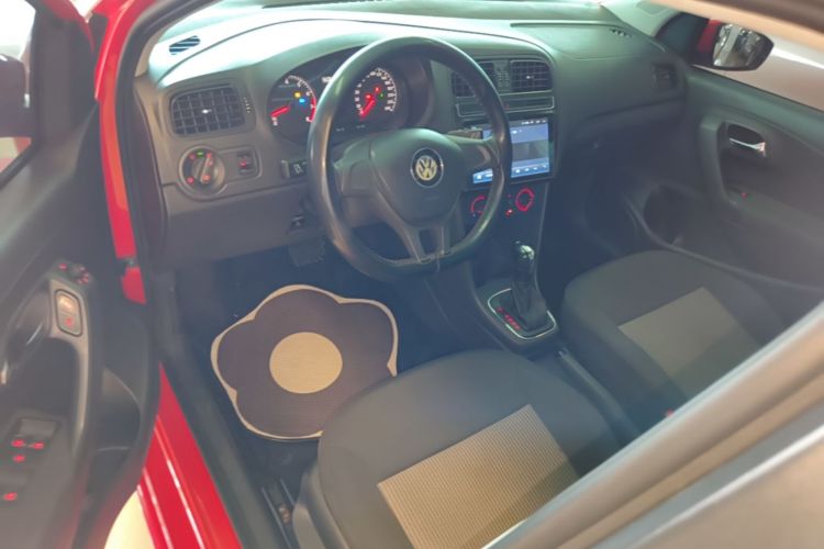 Volkswagen Polo 2018 car image #12
