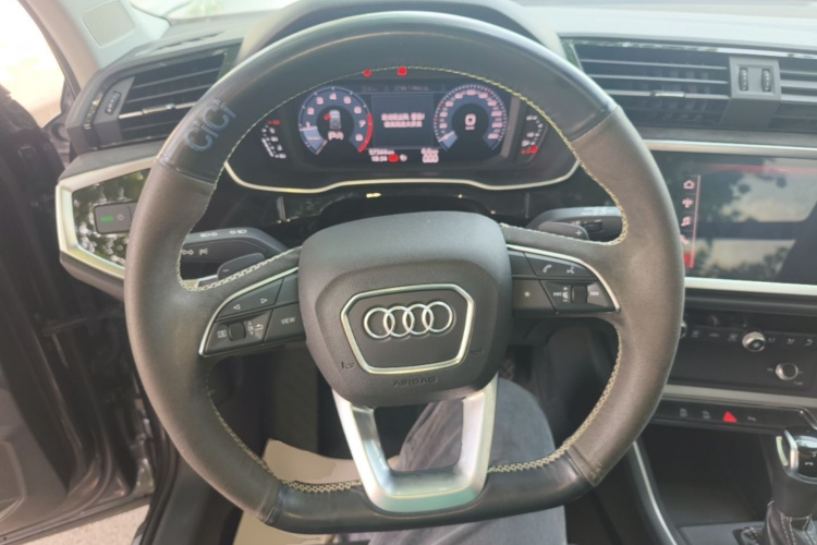 Audi Q3 2020 immagine di auto #11