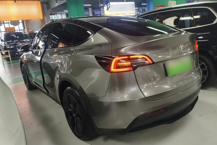 Tesla Model Y 2024 car image #7