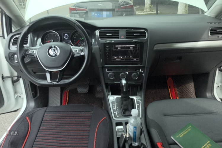 Volkswagen Golf 2020 car image #11