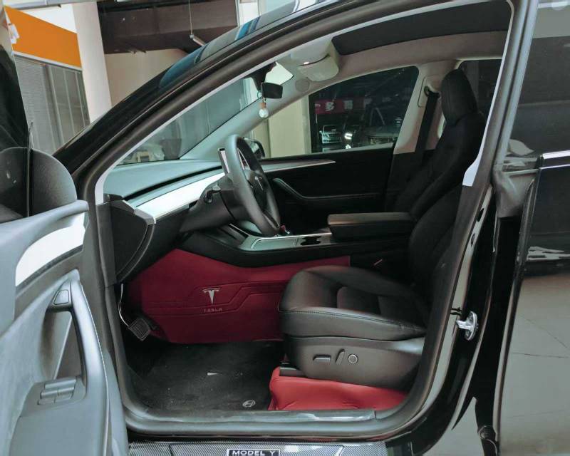 Tesla Model Y 2023 car image #7