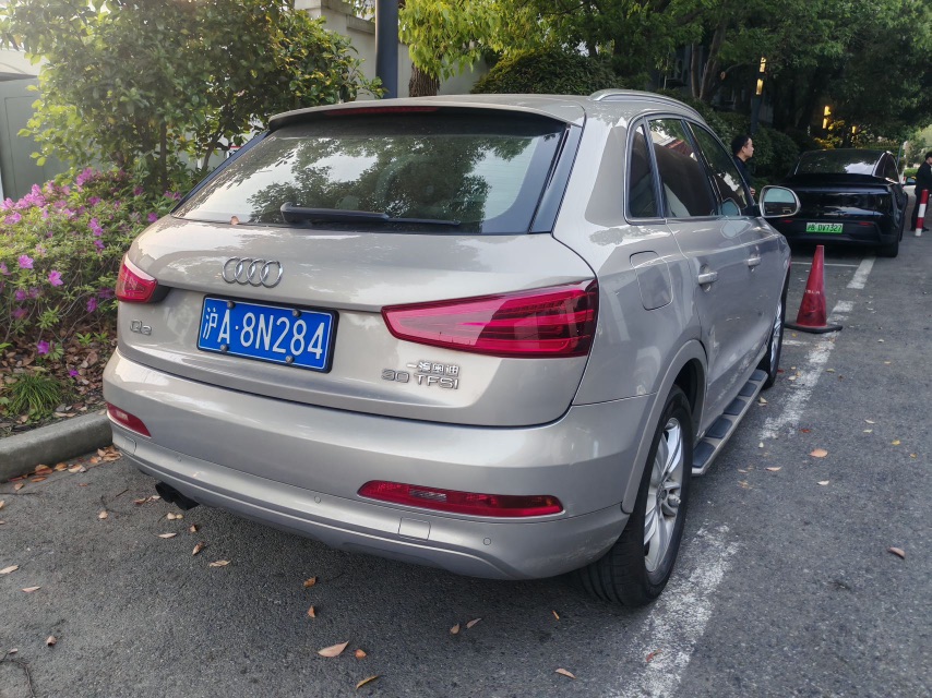 Audi Q3 2016 car image #2
