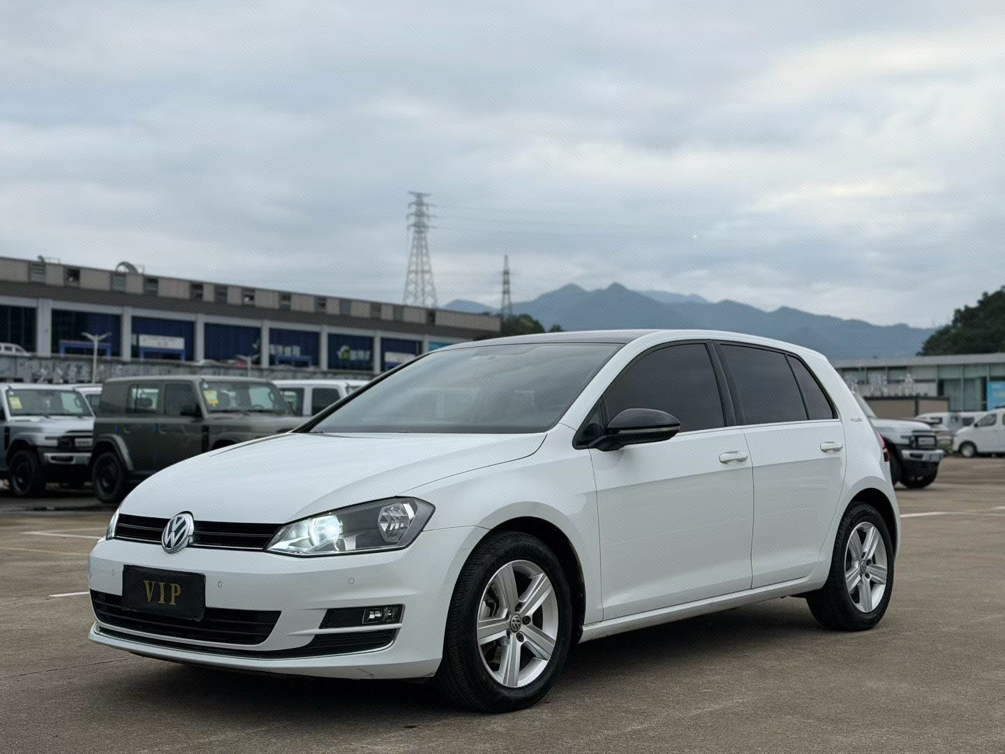 2017 2017 car image