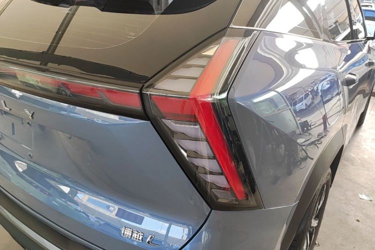 GEELY Boyue L 2025 car image #8