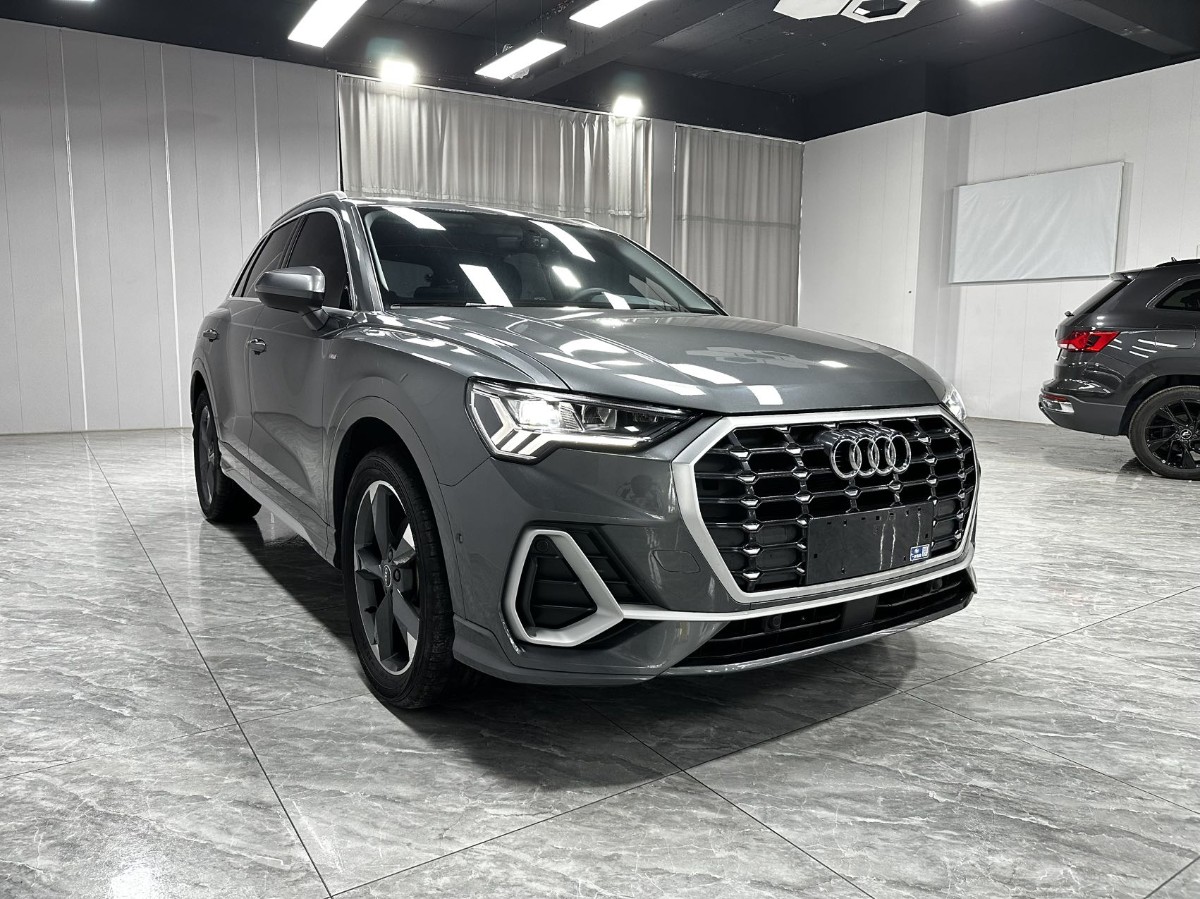Audi Q3 2022 car image #3