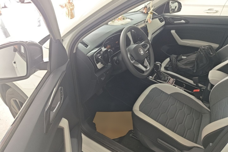 Volkswagen Tharu 2024 car image #16