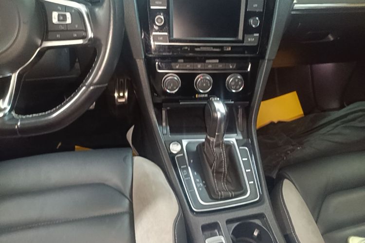 Volkswagen Golf 2018 car image #14